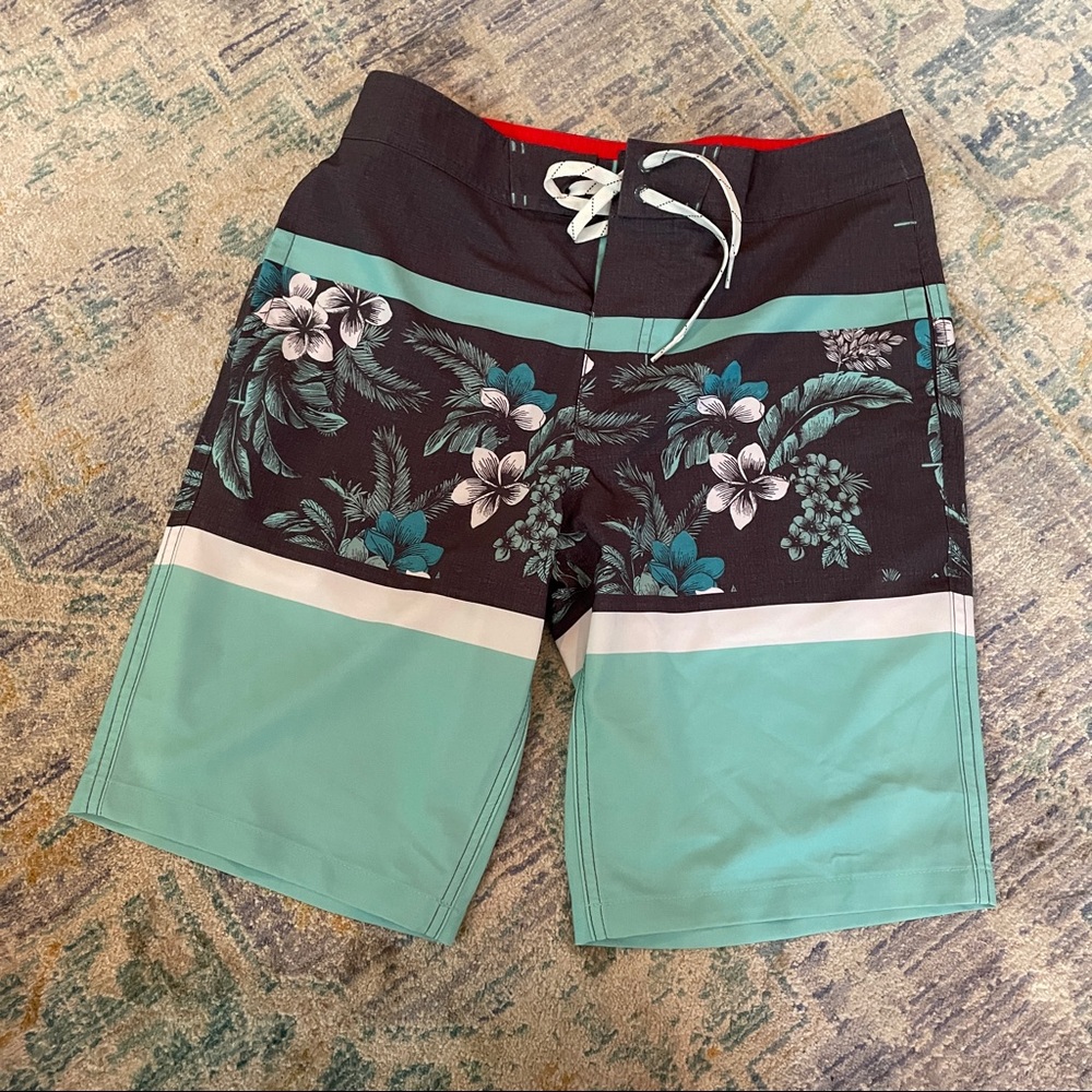 Mens Goodfellow & Co swim trunks in size 30 waist in excellent used cond…